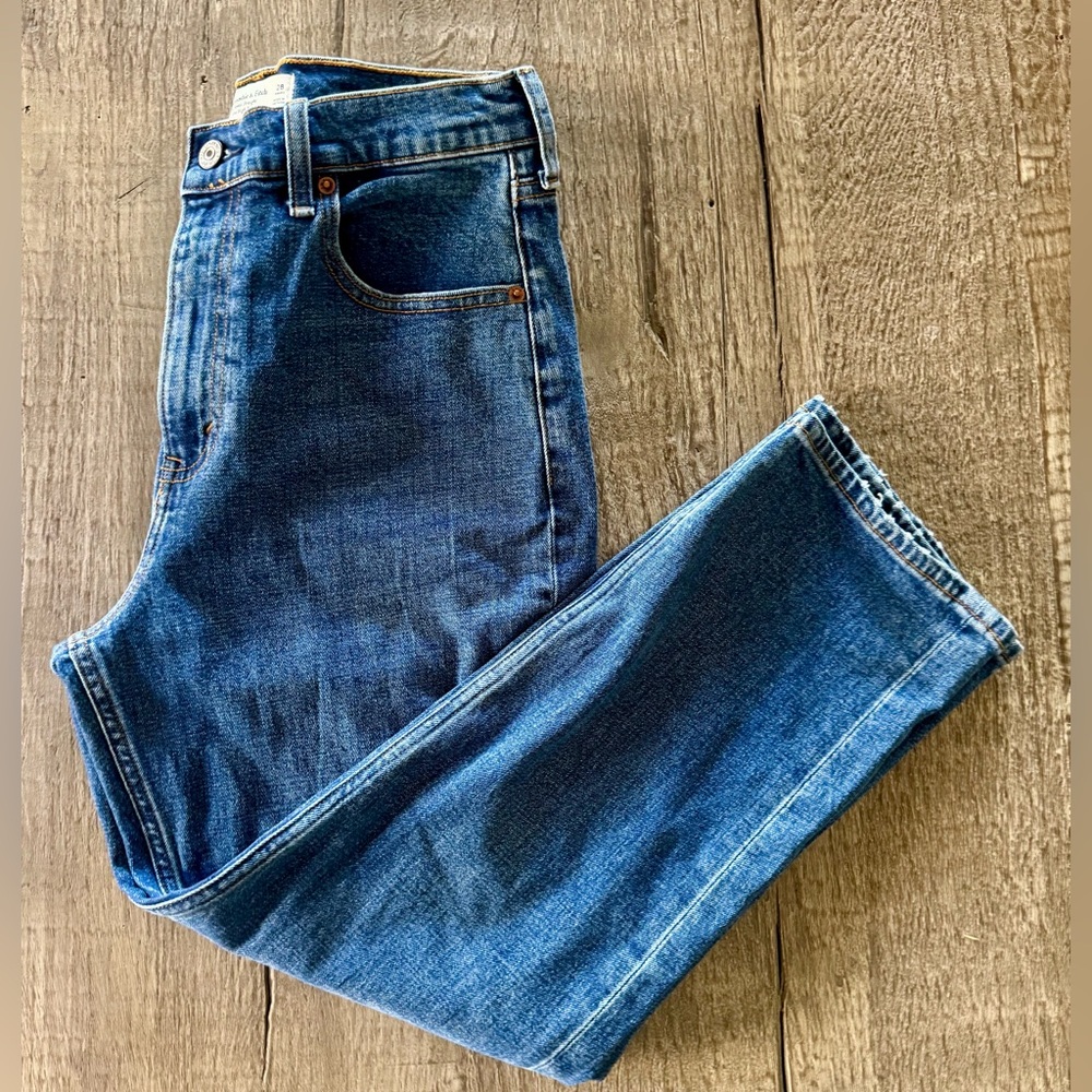 Abercrombie & Fitch Ankle Straight Ultra High Rise Curve Love Jean
